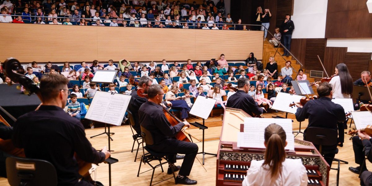 Urnebesan provod u Filharmoniji – „Godišnja doba“ Vivaldija sa glumcem Vladimirom Aleksićem (FOTO)