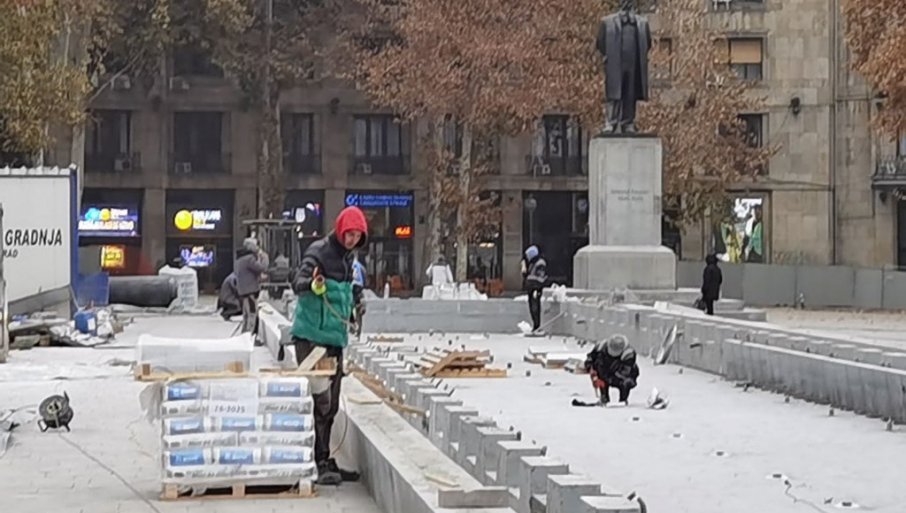 Većina radova na platou u centru Beograda završena, u toku postavljanje stubića