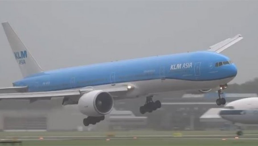 Dva „boinga 777“ KLM-a vratila se na aerodrom u Amsterdamu zbog tehničkih problema