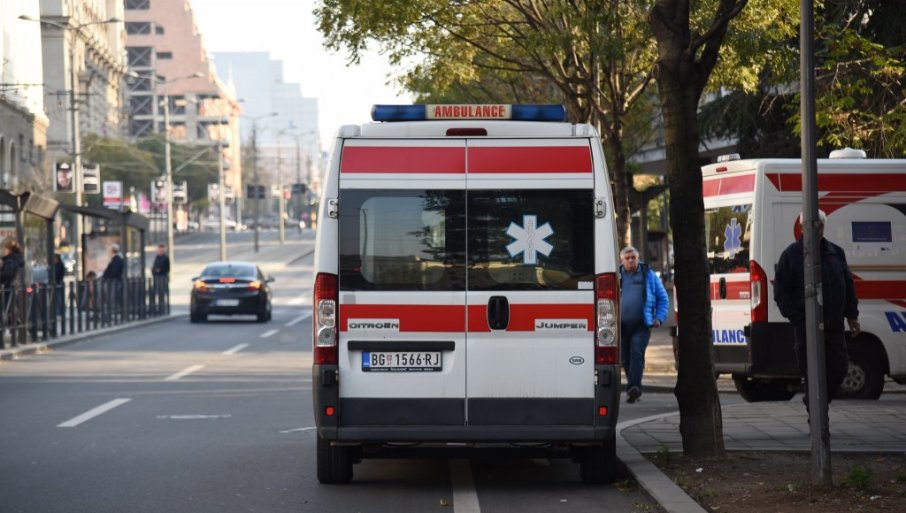 Obilazio baštu i ugledao „čudan paket“