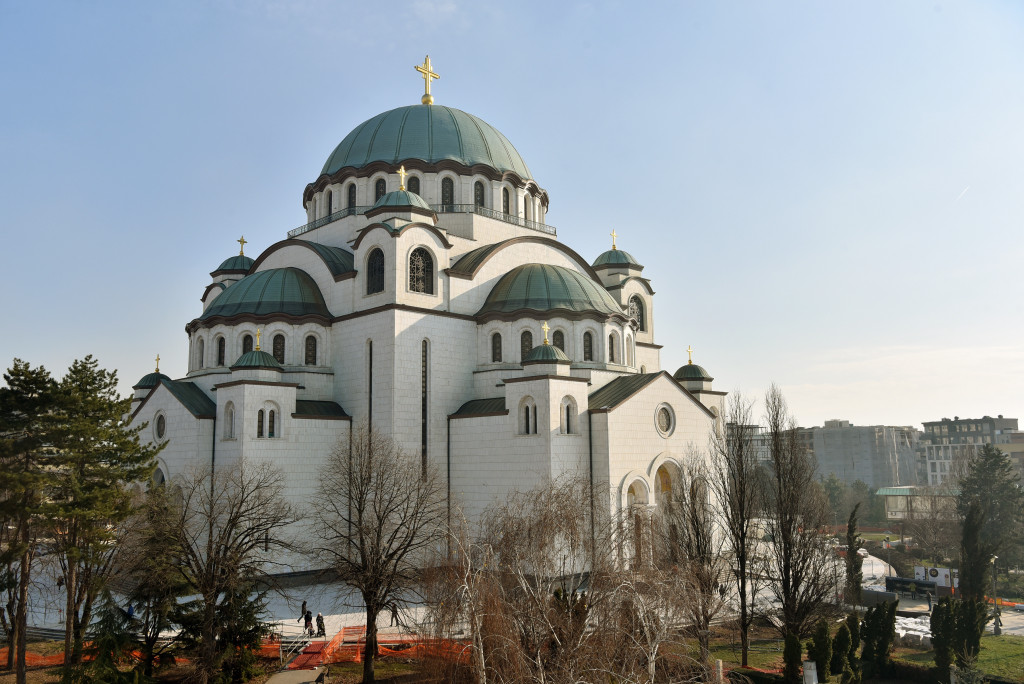 U Hramu svetog Save počela liturgija za Badnji dan, prisustvuje veliki broj vernika