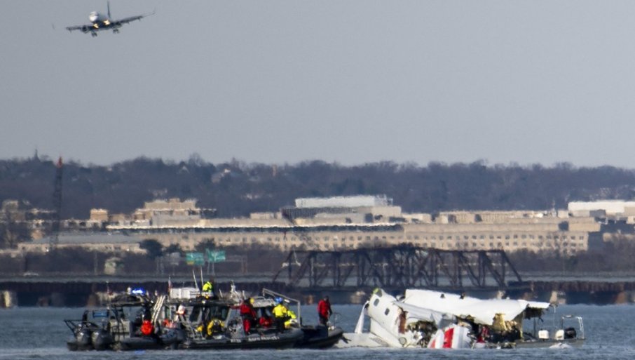 Više od 60 stradalih u sudaru aviona i američkog vojnog helikoptera