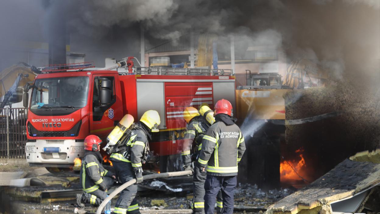 Otkriven uzrok požara u TC „Ušće“: Na terenu 18 vatrogasaca, u toku evakuacija